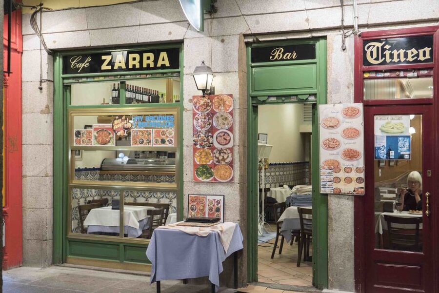 2.5-Hour Evening Tapas Tour through Madrid - Stop 1: settling into a classic Madrid bar rhythm