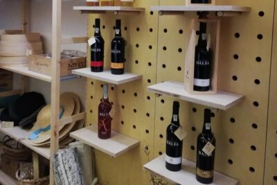 3 table wines & 5 Port wines + Tapas - Praca da Ribeira: learn the Port connection from the waterfront