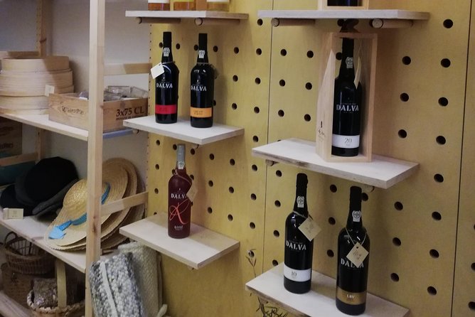 3 table wines & 5 Port wines + Tapas - Praca da Ribeira: learn the Port connection from the waterfront