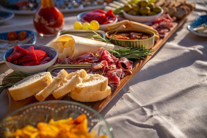 A 2 hours Local Tapas and sailing adventure in Barcelona - Getting to the Tour: Marina Vela and Easy Start