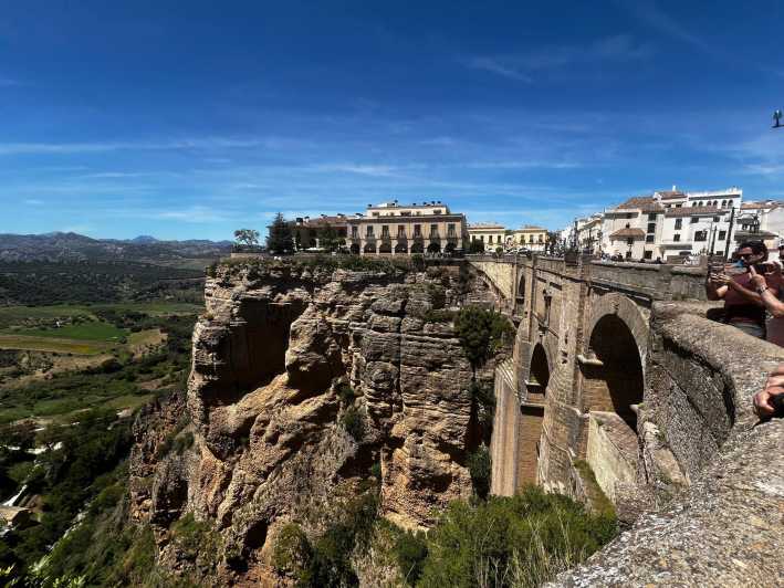 ab Marbella: Private VIP-Tour Ronda incl. Transfer + Tapas - Flexibility you can feel: choosing your tempo in Ronda