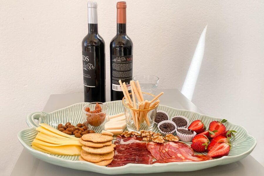 Albufeira/Porches/Vilamoura: Wine Tasting with Tapas & Music - Price and logistics: is $68 per person a fair deal?