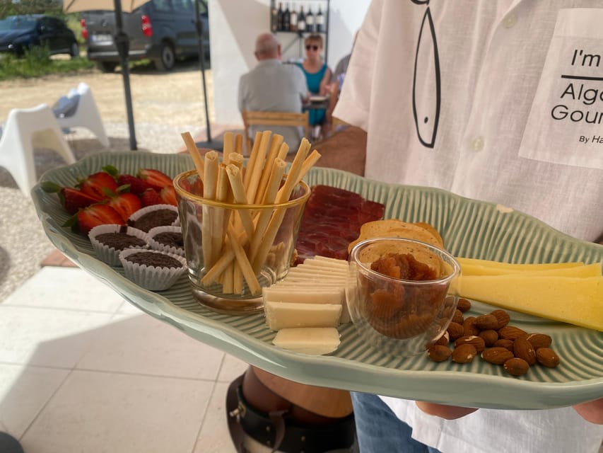 Albufeira/Porches/Vilamoura: Wine Tasting with Tapas & Music - Four wines and four tapas: the pacing, the pairing, and the value