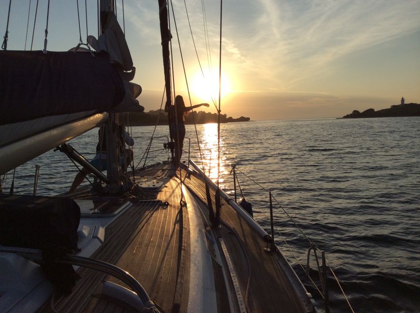 Alcudia: Sailing Yacht Excursion with Wine & Tapas - Cala en Gossalba: where the food, photos, and water fun collide