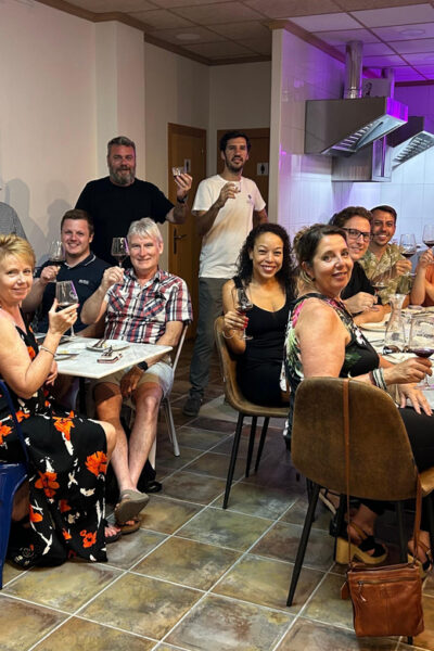 Alicante Best Wine Tasting & Tapas Club - The flow of your evening: five wines, five tapas, and a guided tasting rhythm