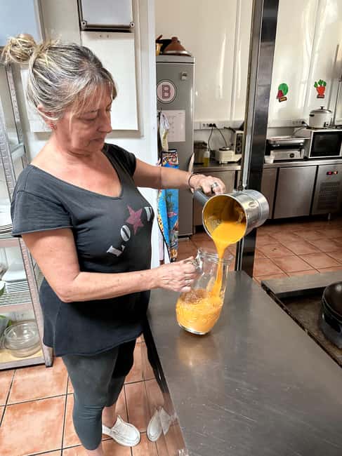 Alicante:Evening Spanish Tapas Cooking Class with Live Music - Live Spanish Guitar: The Musical Finale That Makes It Feel Local