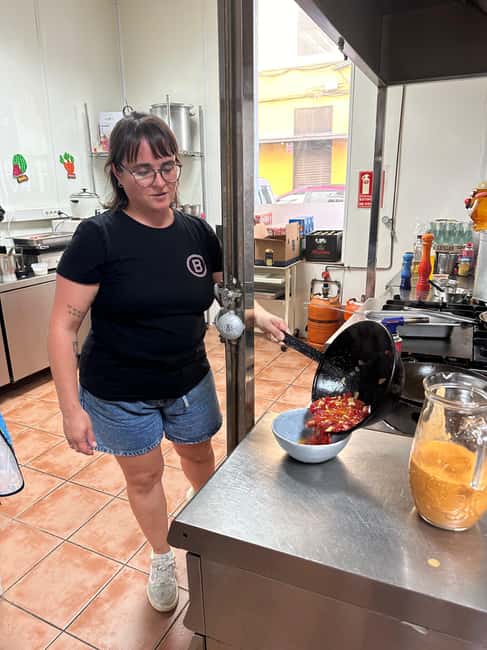 Alicante:Evening Spanish Tapas Cooking Class with Live Music - Who This Alicante Evening Suits Best