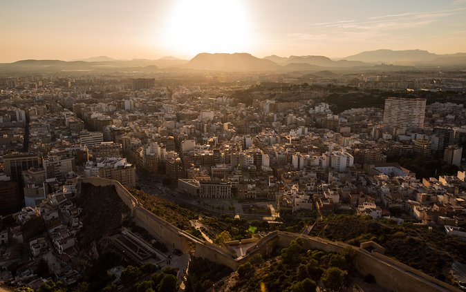 Alicante Evening Tapas tour - Small-group energy: max 10 and why it feels friendly