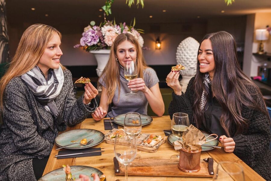 Alicante: Food Walking Tour with Wine Tasting and Tapas - Practical tips for a smooth 3-hour walk in Alicante