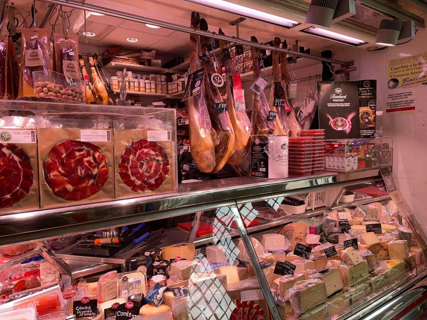 Alicante: Food Walking Tour with Wine Tasting and Tapas - Plaça de Quijano: aperitif energy with beer and wine