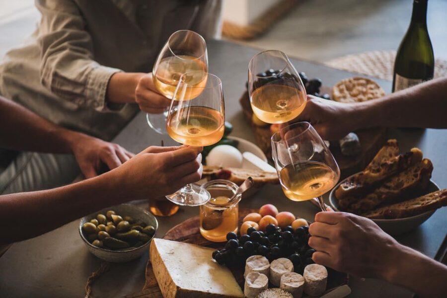 Alicante: Food Walking Tour with Wine Tasting and Tapas - Wine and beer tastings: Monastrell, white wine, and caña pairings