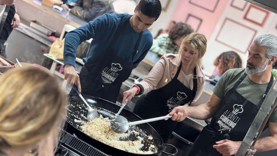 Alicante: Paella & Sangria Class with Tapas and Market Visit - Central Market ingredient picks: where your paella starts