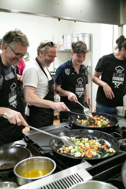 Alicante: Paella & Sangria Class with Tapas and Market Visit - Choosing seafood, meat, or veg paella (and getting it right)