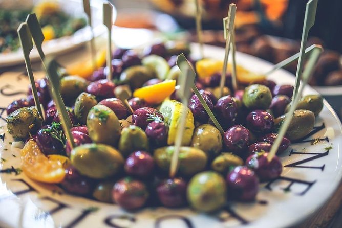 Alicante Wine Tasting and Tapas for Foodies - 3 Hours on Foot: How the Pace Usually Works