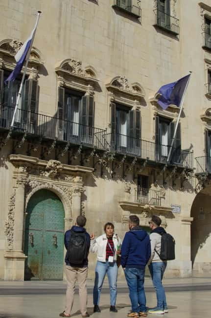 All of Alicante with the Castle, Market, and Tapas. Small group, max 6 people - Practical prep: how to make the walk feel easy