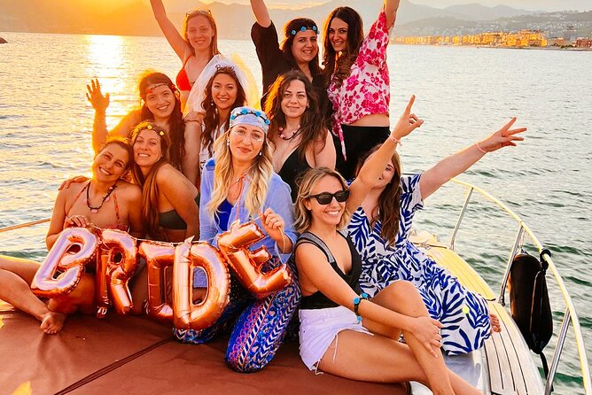 Bachelorette party, boat party in Salerno with aperitif and tapas - A Salerno-to-Amalfi boat night for bachelorettes