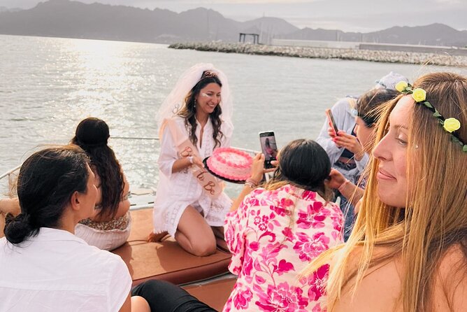 Bachelorette party, boat party in Salerno with aperitif and tapas - Stop in a cove: swimming, photos, and timing your moment