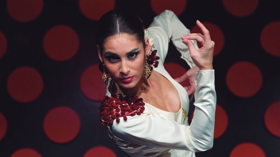Barcelona: 4-Hour Tapas Evening Tour and Flamenco Show - Tablao Flamenco in the Historic Center: What the Show Actually Delivers