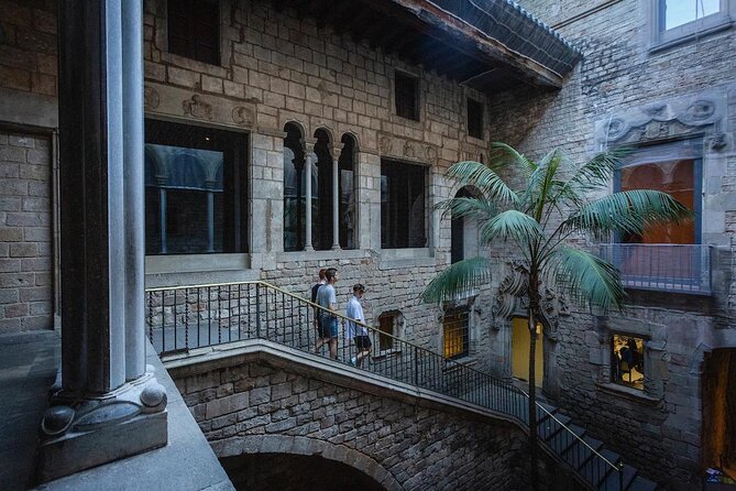 Barcelona Art and Tapas Small Group Walking Tour with Picasso Museum - Key highlights at a glance