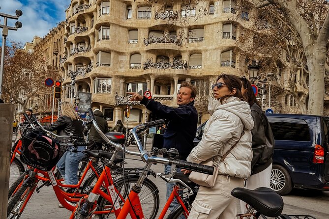 Barcelona: Bike or eBike Tour, Top Sights & Local Insights - Riding the Ciutat Vella core: why bikes beat the “bus-and-just-stand” plan