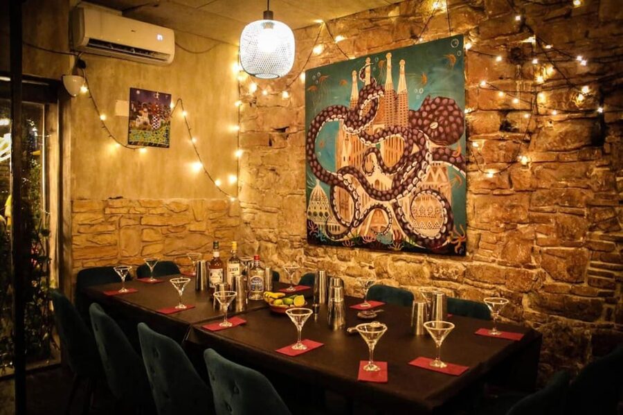 Barcelona: Cocktail Master Class by Mixologist with Tapas - Key Things I’d Book This For