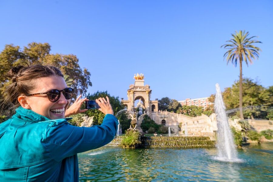 Barcelona eBike Tour with Wine and Tapas Experience - Parc de la Ciutadella: a photo stop with real payoff