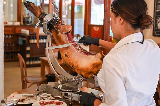 Barcelona El Born Tapas and Wine Tour with Guide - What You Actually Get for $69: 16 Tastings and Drinks