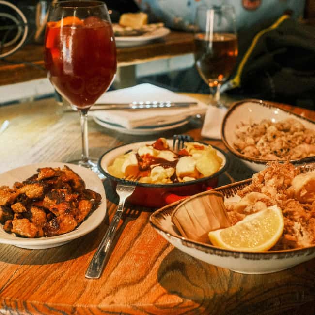 Barcelona: El Born Tapas Tour and Sailing Cruise - El Born Tapas Tour: how the side streets turn into a meal