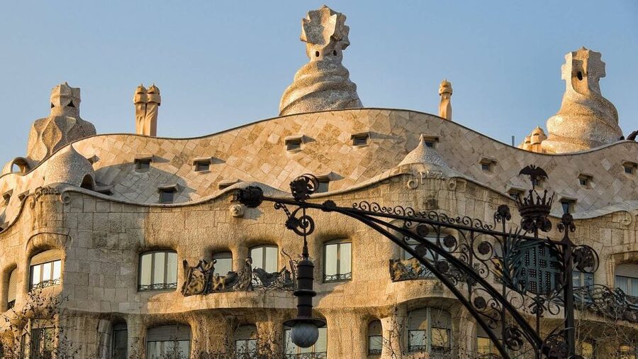 Barcelona: Evening Walking Tour in the Gaudi Area with Tapas - Who this tour suits best (and who might prefer a different plan)