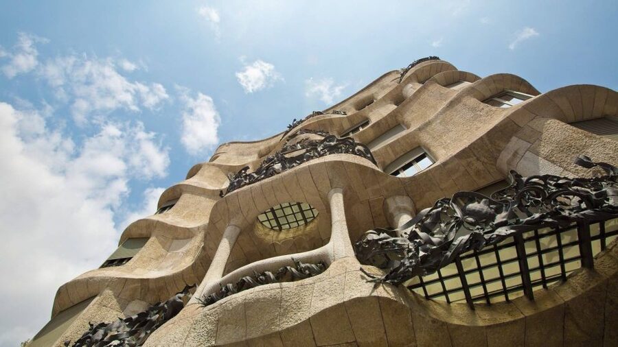 Barcelona: Evening Walking Tour in the Gaudi Area with Tapas - Stop 1: the historic bodega feel (Catalan tapas + local drinks)