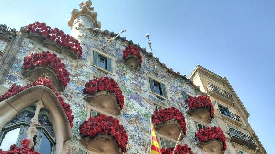 Barcelona: Evening Walking Tour in the Gaudi Area with Tapas - Stop 3 and 4: Mediterranean tapas at cozy spots