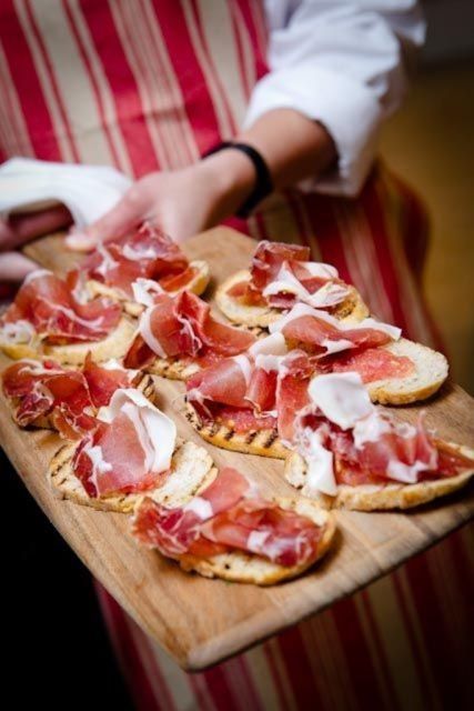 Barcelona: Evening Walking Tour in the Gaudi Area with Tapas - Where you meet near Casa Sayrach (and how to avoid confusion)