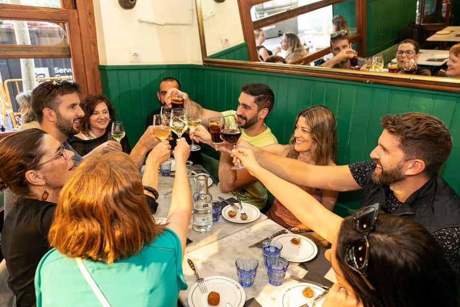 Barcelona: Gaudi Tapas & Wine Tasting Small Group Tour - A small-group evening that ties Gaudí to dinner plans