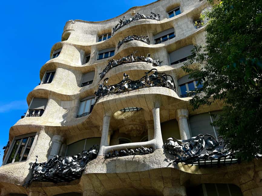 Barcelona: Gaudi Tapas & Wine Tasting Small Group Tour - Rambla de Catalunya pause: a shorter guided stretch