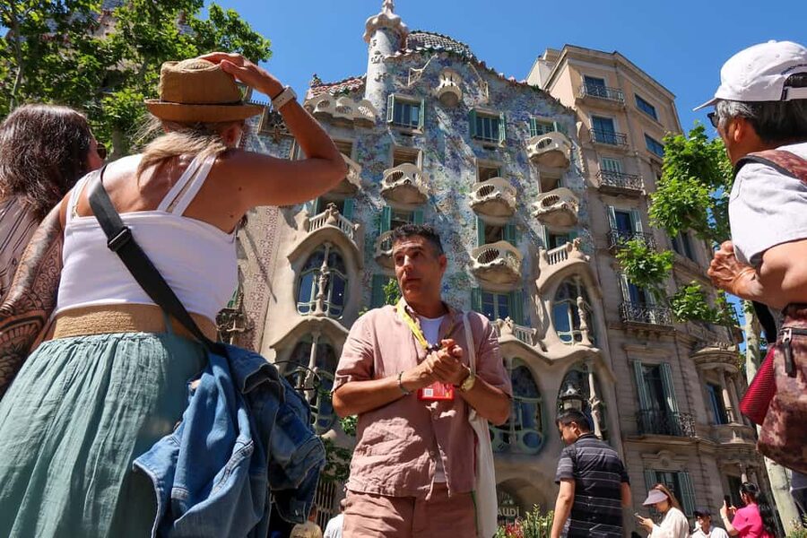 Barcelona: Gaudi Tapas & Wine Tasting Small Group Tour - Casa Milà (La Pedrera) exterior: stone that looks like it moves