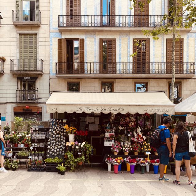 Barcelona: Gothic Quarter Guided Tour with Flamenco & Tapas - Plaça Reial tapas dinner: the meal with the best backdrop