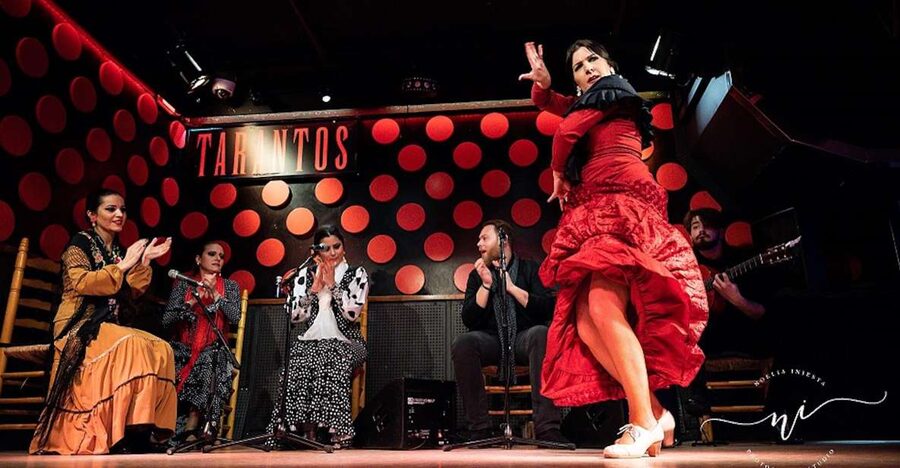 Barcelona: Gothic Quarter Guided Tour with Flamenco & Tapas - Meeting point near Hard Rock Cafe: small logistics that save time