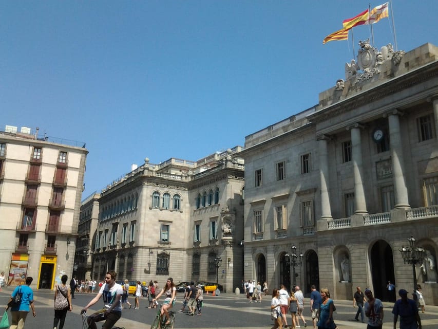Barcelona: Gothic Quarter Legends Walking Tour with Tapas - Key highlights worth showing up for