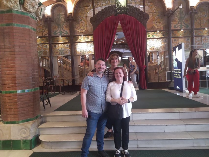 Barcelona: Gothic Quarter Legends Walking Tour with Tapas - Getting Oriented: Meeting at Hotel Colón (Outside, Not in)