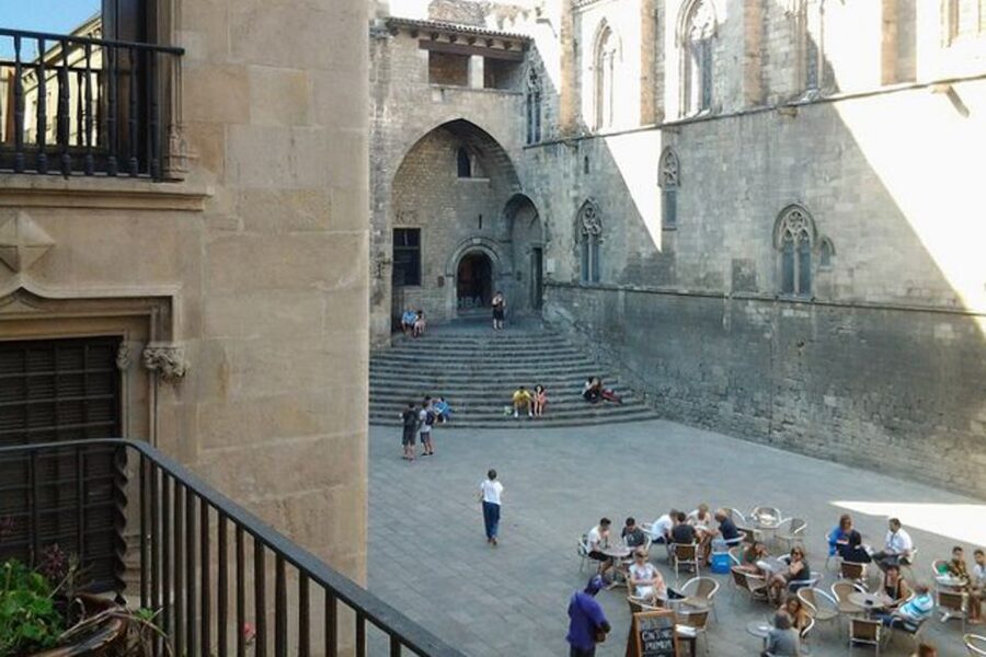 Barcelona: Gothic Quarter Legends Walking Tour with Tapas - A Guided Walk Through Tight Lanes and Key Landmarks