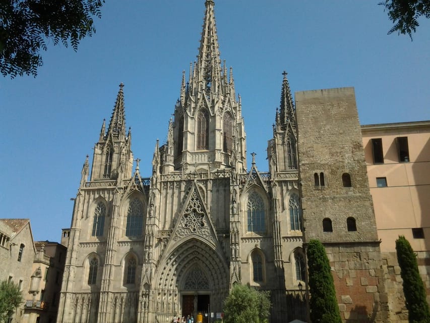 Barcelona: Gothic Quarter Legends Walking Tour with Tapas - What the Tour Actually Covers: Barcino to the Gothic Quarter