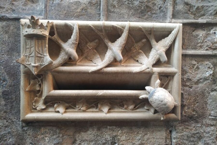 Barcelona: Gothic Quarter Walking Tour with Optional Tapas - Names That Color the City: St. Roque, Wilfredo the Hairy, and Catalan Identity