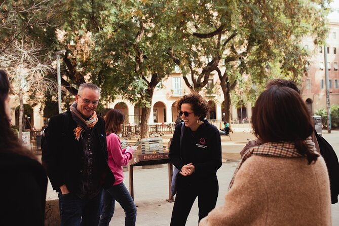 Barcelona: Gothic, Tapas & Churros Small Group Tour - Barcelona’s Gothic Quarter, but with snacks in the plan