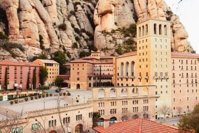 Barcelona : Gothic, Tapas, Churros & Vermouth - Meet at Hard Rock Cafe and get your bearings fast