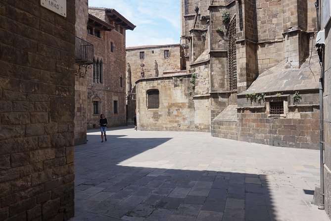 Barcelona in One Day: Gaudí, Gothic Quarter &Tapas (Private Tour) - Mercat de la Boqueria: Food Culture in Motion