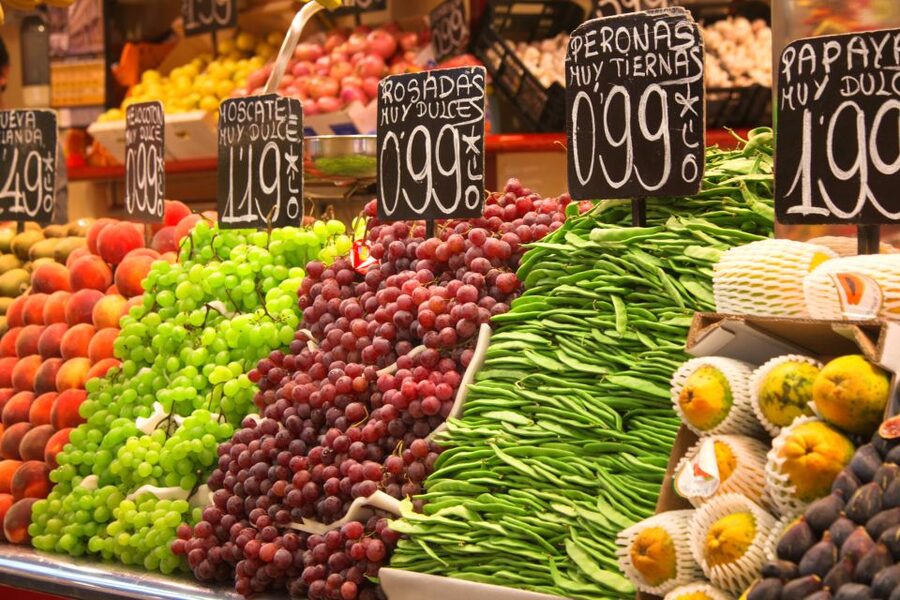 Barcelona: Market, Tasty Tapas/Food and Gothic History Tour - Catalan classics: botifarra, pa amb tomàquet, and seafood