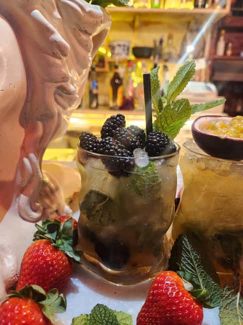 Barcelona: Mojito Tasting Experience & Tapas with Mixologist - The tasting format: four mojitos, one guided rhythm