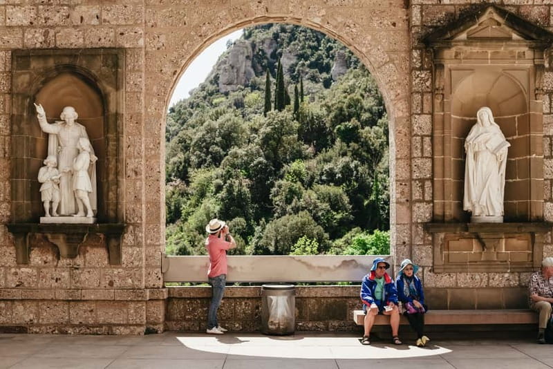 Barcelona: Montserrat and Winery Tour with Tapas or Lunch - Why Montserrat and a Winery Works So Well Together