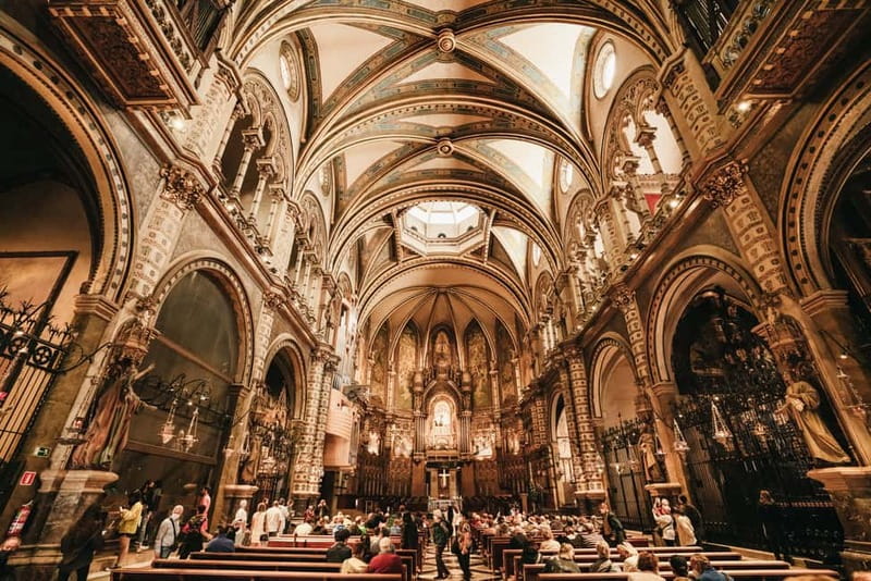 Barcelona: Montserrat and Winery Tour with Tapas or Lunch - Getting There: Barcelona Norte to the Montserrat Climb