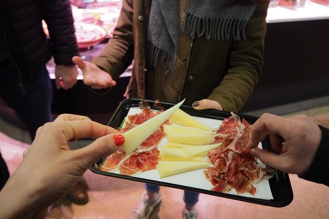 Barcelona Morning Tapas Crawl by Food Tour - Meeting at Pl. de Catalunya and finding your groove